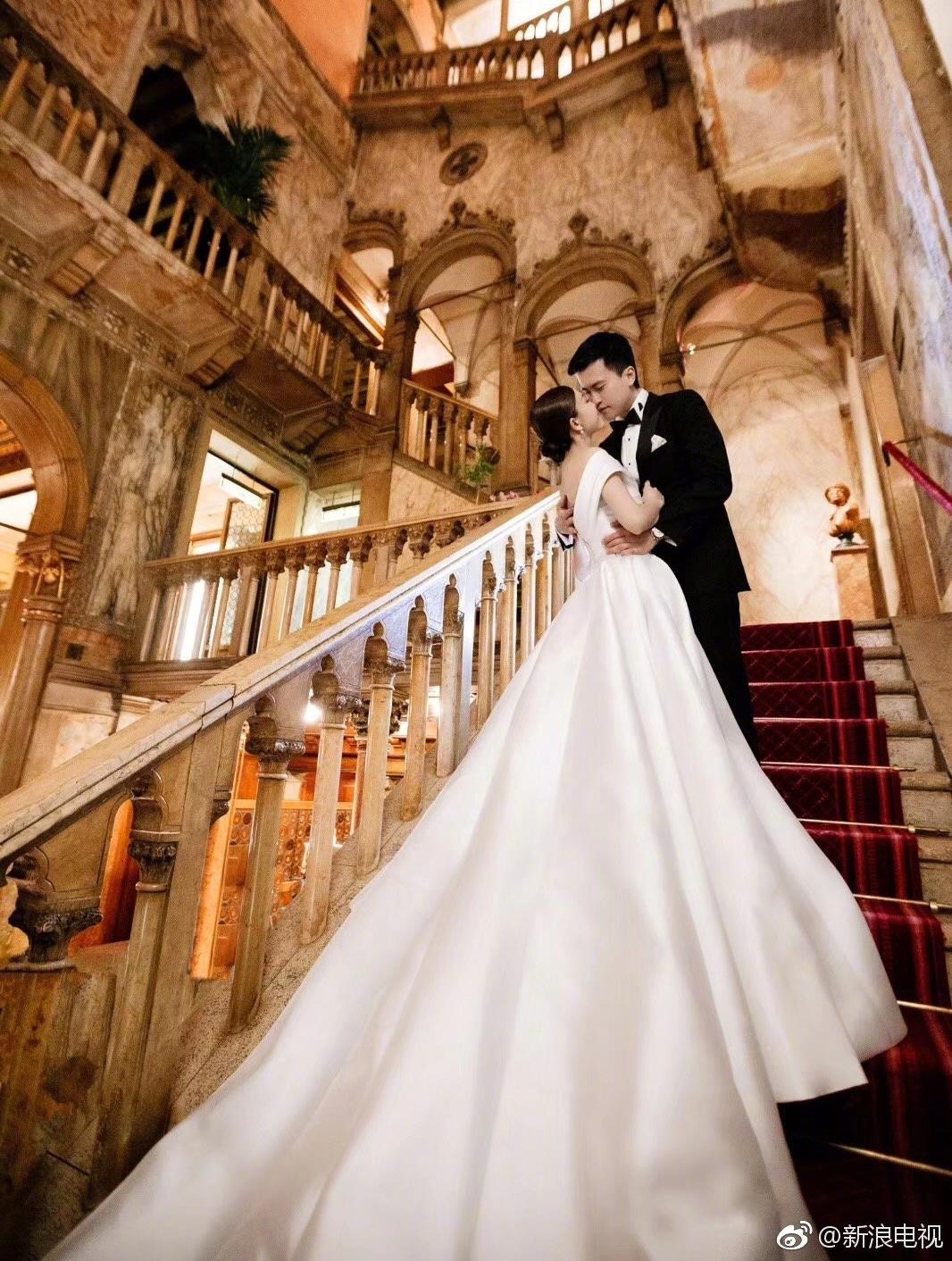 than tien ty ty Van Vinh San cuoi chong anh 2