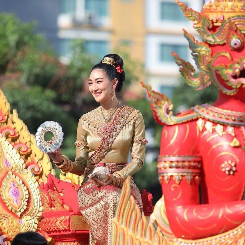 Sao Thai Lan trong Le hoi Songkran anh 13