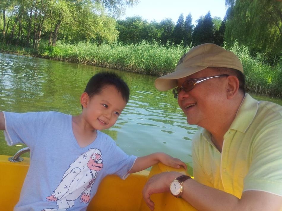 Hoa Than Vuong Cuong va con trai anh 8