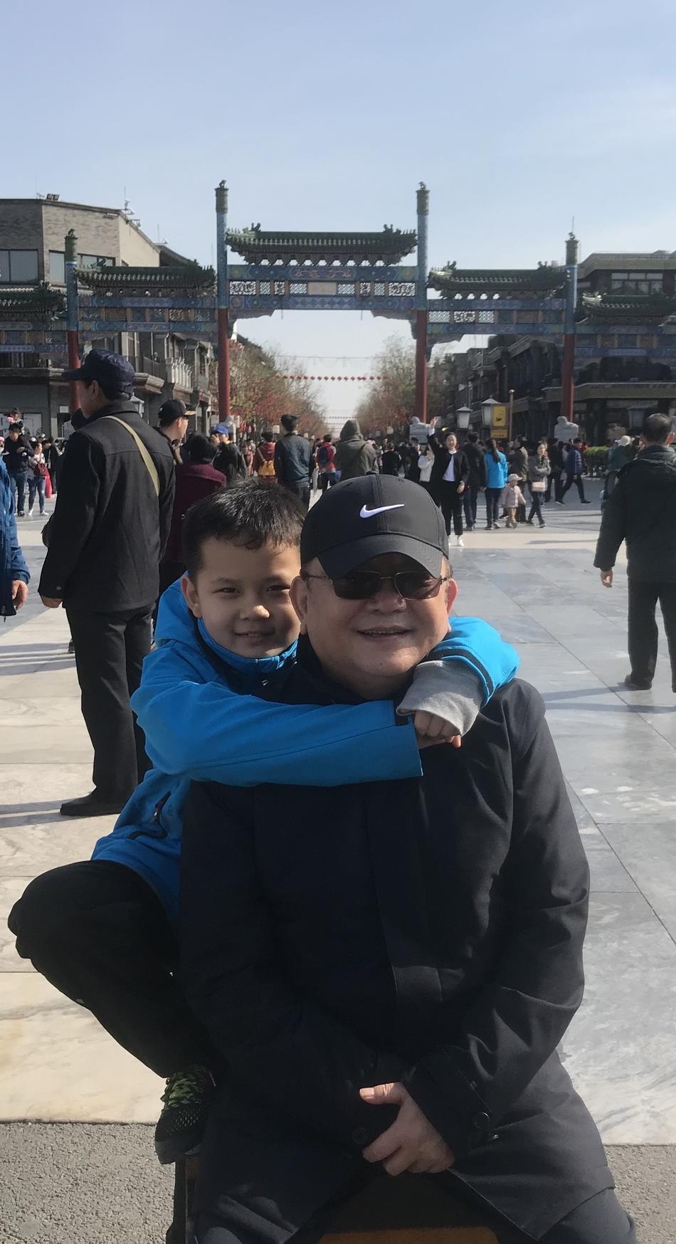 Hoa Than Vuong Cuong va con trai anh 5