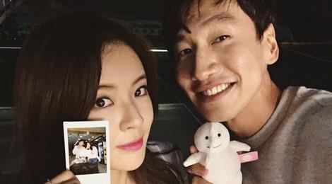 Ngoi sao 'Running Man' Lee Kwang Soo ap luc khi cong khai chuyen yeu hinh anh