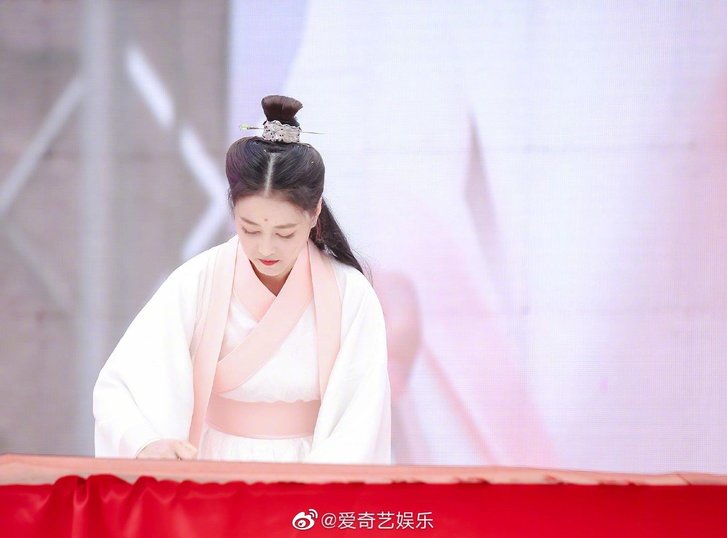 chau hai my Y Thien Do Long ky anh 5