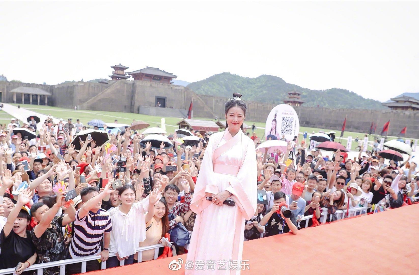 chau hai my Y Thien Do Long ky anh 1