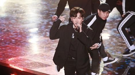 'Ngu A Ca' To Huu Bang nhay sung, ban rap o tuoi 46 hinh anh