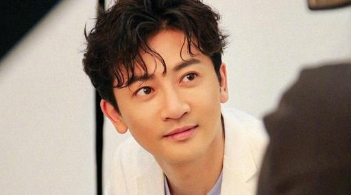 Sao nam Hoa ngu tren 40 tuoi giau co kech su, thanh dat nhung doc than hinh anh