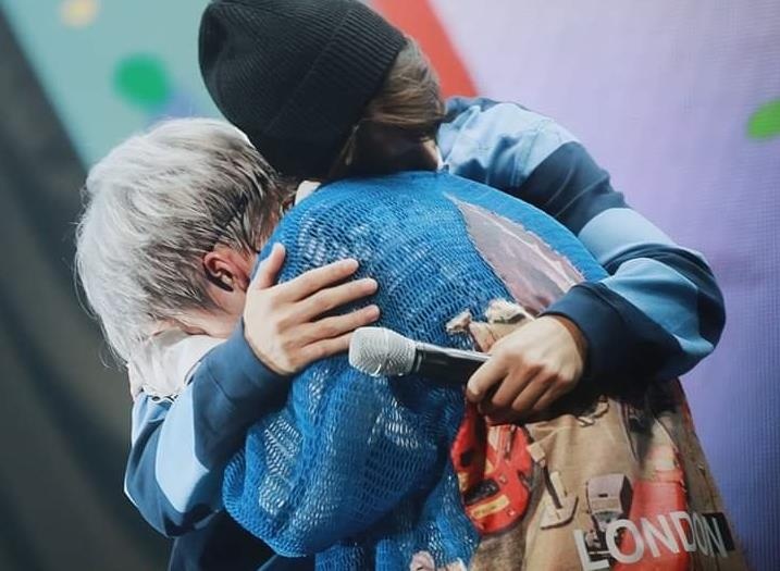 Xiumin bat khoc khi thay cac thanh vien EXO hinh anh