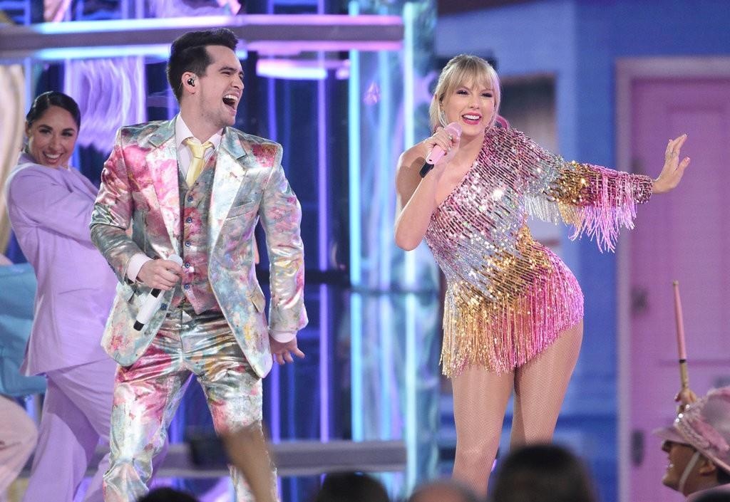 Taylor Swift lap ky luc anh 2