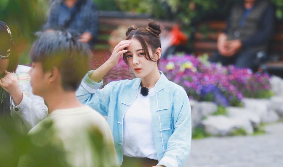 Loat anh doi thuong xinh dep cua 'my nu Tan Cuong' Dich Le Nhiet Ba hinh anh