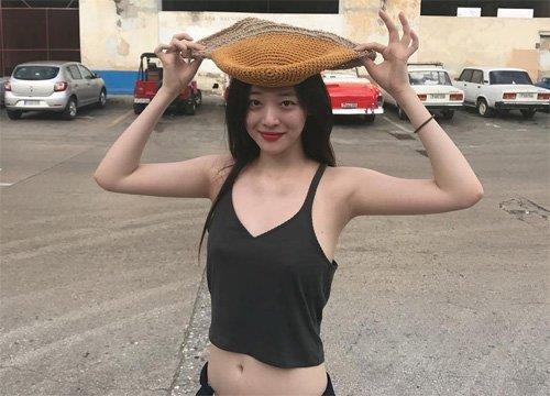 Sulli lai gay tranh cai khi khong mac noi y xuong pho hinh anh