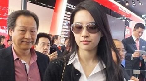 Luu Diec Phi hen an toi cung cha nuoi dai gia giua tin don bi tu mat hinh anh