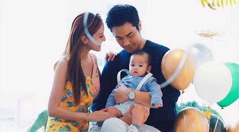 Trinh Gia Dinh va hoa hau Hong Kong khoe con trai dang yeu hinh anh