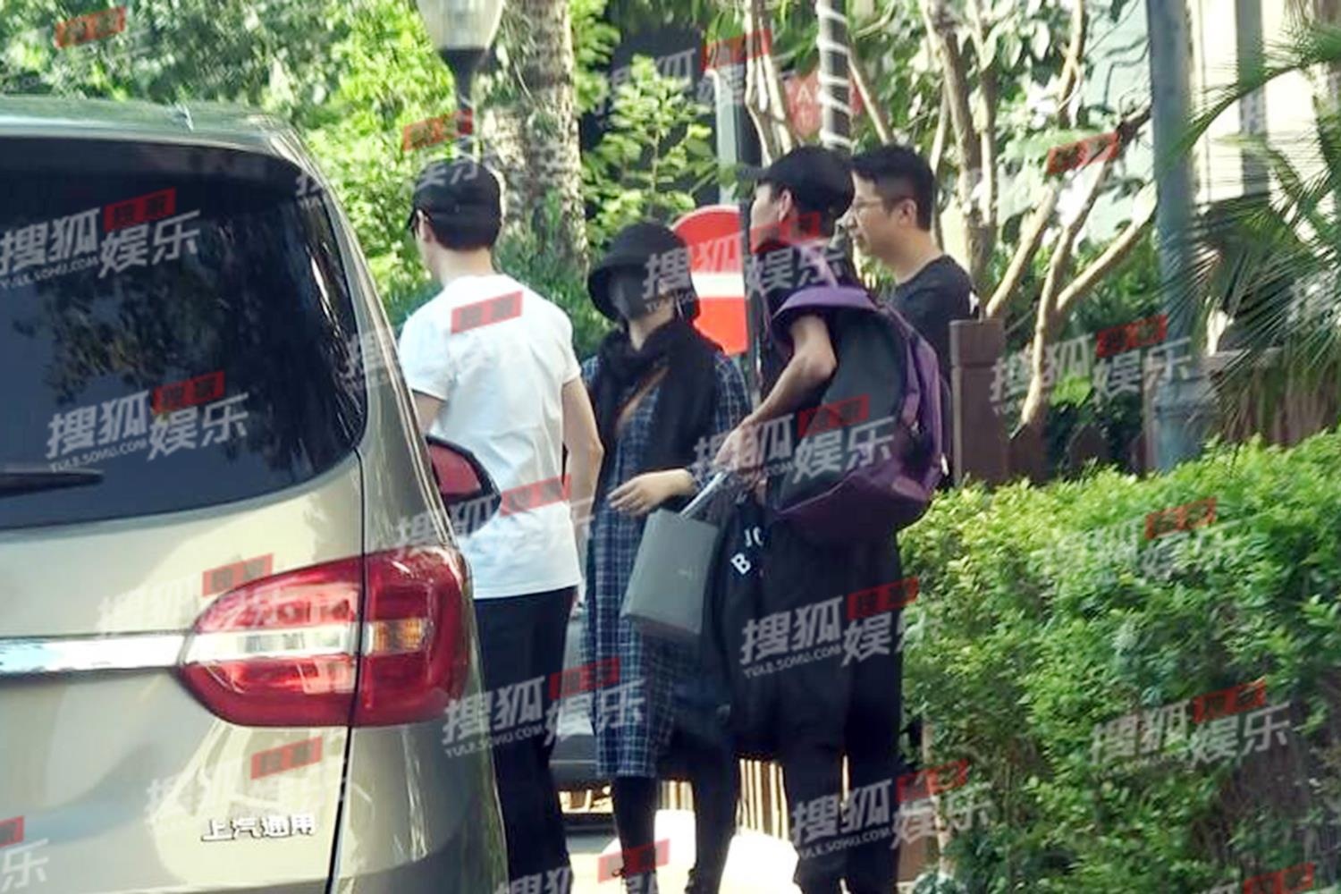 Trieu Le Dinh sinh con anh 2