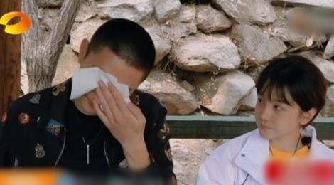 Tai tu Trung Quoc khoc khi phai di ban ruou sau 'Tan Hong lau mong' hinh anh