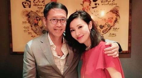 Ly Gia Han tre trung ben chong ty phu trong tiec sinh nhat 49 tuoi hinh anh
