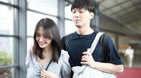 Trinh Sang tinh tu cung ban trai sau khi khau chien voi khan gia hinh anh