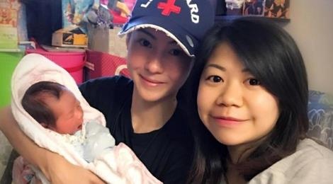 Hinh anh hiem hoi cua con trai ut Truong Ba Chi hinh anh