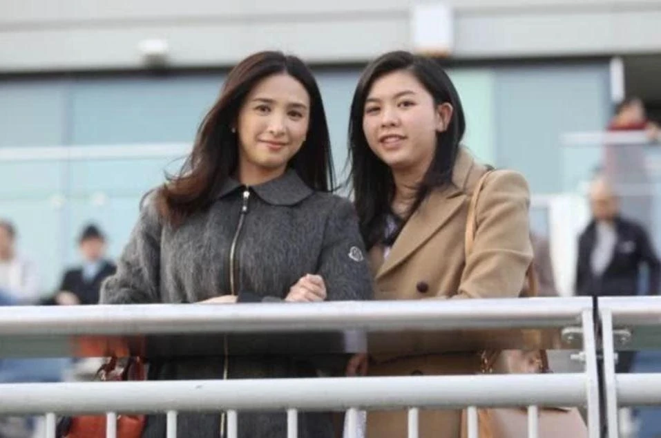 A hau Hong Kong Ngo Uyen Phuong anh 3