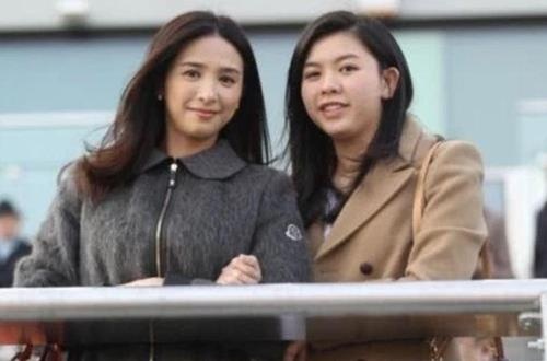 A hau Hong Kong 51 tuoi duoc khen tre dep nhu ban cua con gai hinh anh