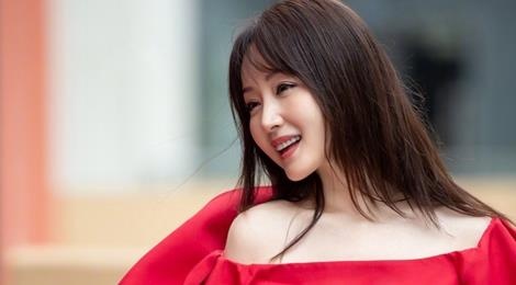 Sac voc tre trung cua 'nu hoang tinh ca' Trung Quoc tuoi U50 hinh anh