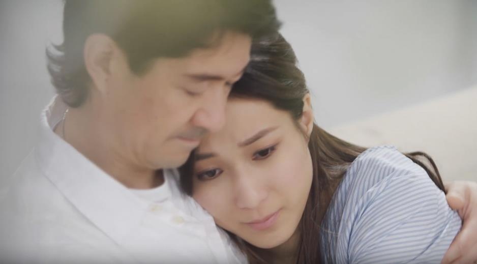 Chung Gia Han dang anh hanh phuc ben chong sau on ao hon nhan ran nut hinh anh