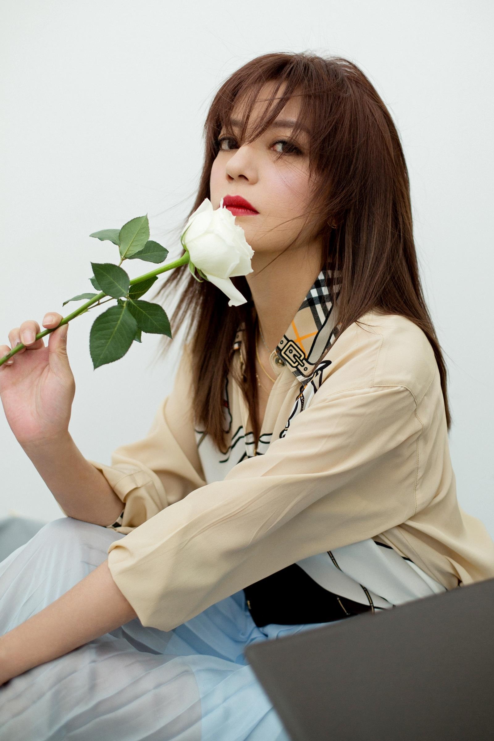 Trieu Vy ngoi an le duong anh 2