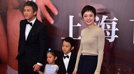 Vo chong Ton Le - Dang Sieu lan dau dua hai con di su kien hinh anh