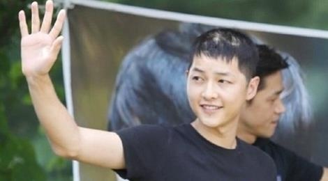 Su that buc anh Song Joong Ki bi hoi dau sau ly hon Song Hye Kyo hinh anh