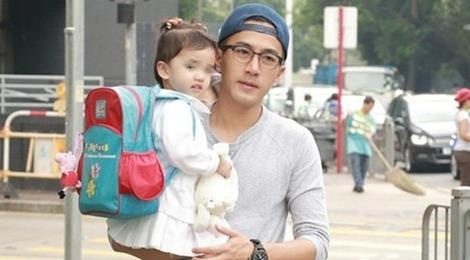 Luu Khai Uy bieu dien cung con gai tai truong hoc hinh anh