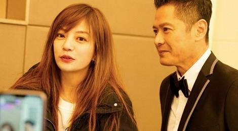 Trieu Vy gia nua, vo tu hut thuoc tren phim truong hinh anh