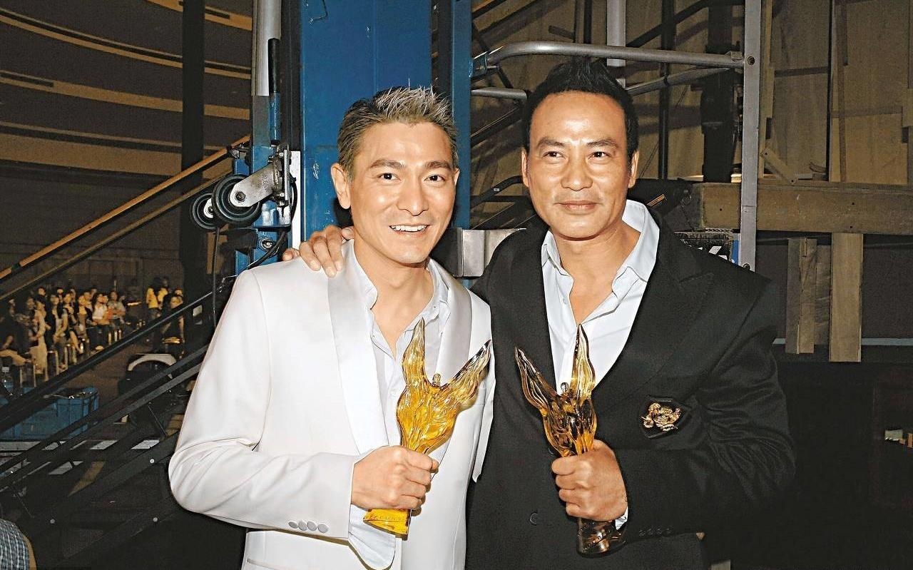 Nham Dat Hoa - dai ca showbiz chuyen dong phim 18+ cua Hong Kong hinh anh