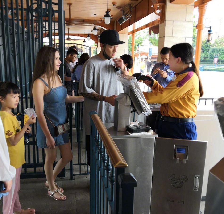 Tuong Kinh Phu danh ban gai anh 1