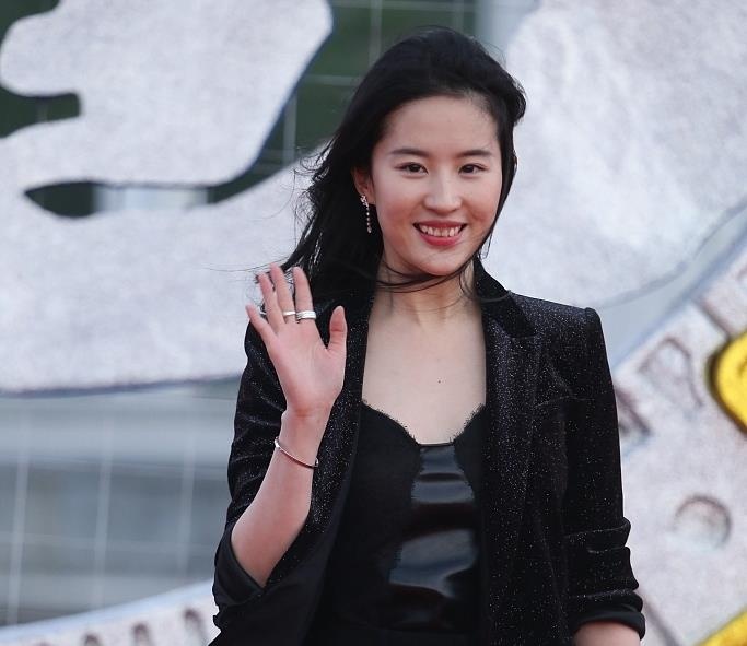 Luu Diec Phi Thanh Long anh 2