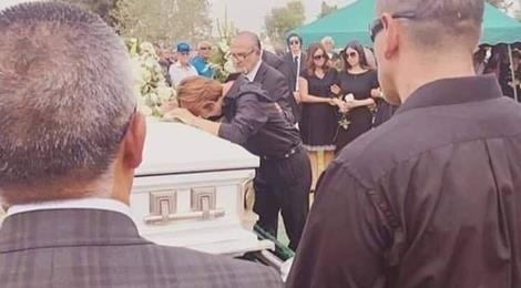 'Hoang tu lai' Kim Samuel guc khoc ben linh cuu bo hinh anh