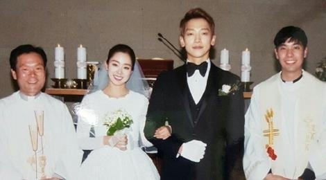 Anh cuoi hiem hoi cua Kim Tae Hee va Bi Rain duoc cong bo hinh anh