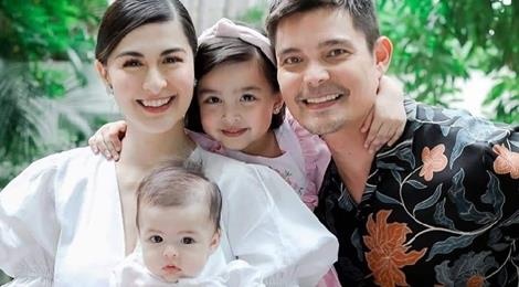 Gia dinh 'my nhan dep nhat Philippines' dep hoan hao trong le rua toi hinh anh