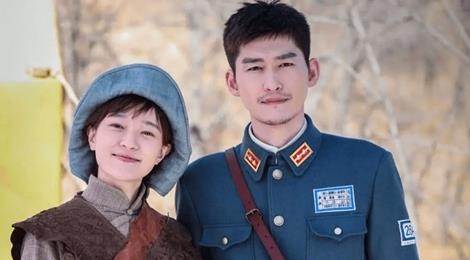 Truong Han va ban dien qua dem o nha rieng hinh anh