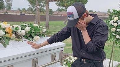 Kim Samuel om mat khoc ben linh cuu cha hinh anh