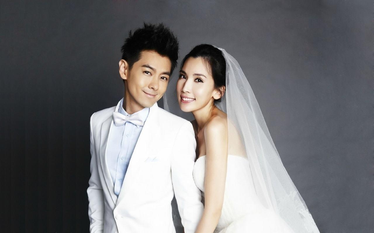 Lam Chi Dinh va vo anh 1