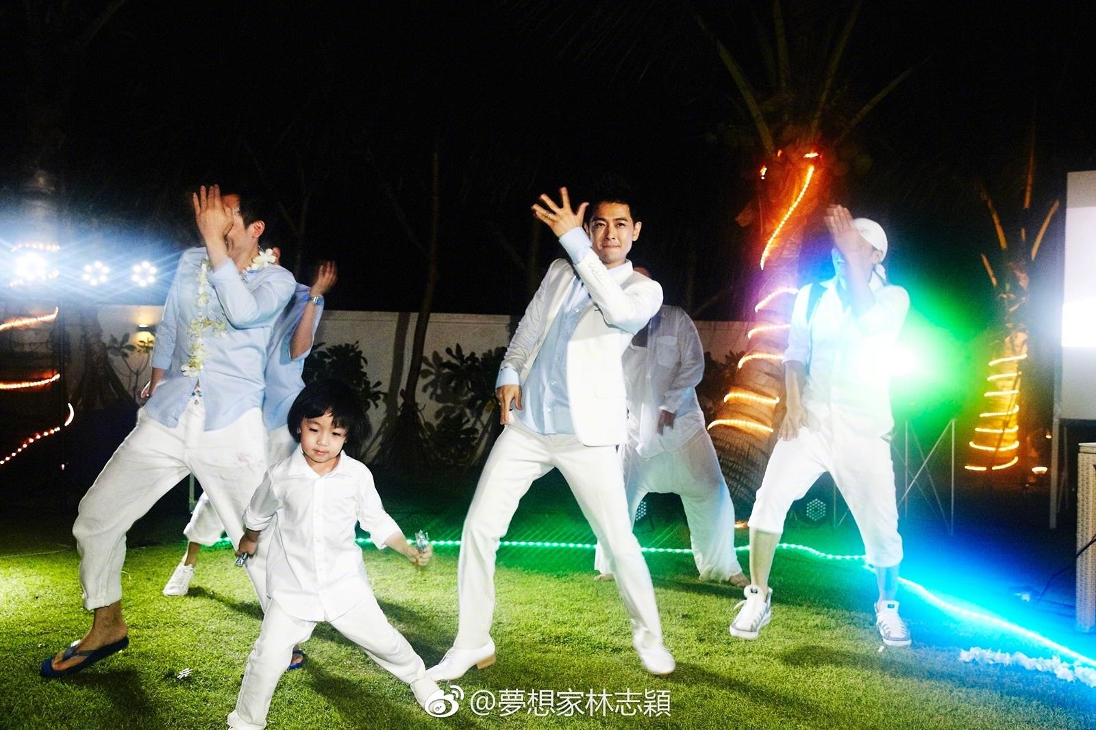 Lam Chi Dinh va vo anh 2