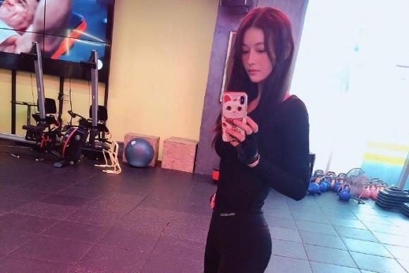 Truong Hinh Du khoe vong eo con kien sau 3 thang sinh con hinh anh