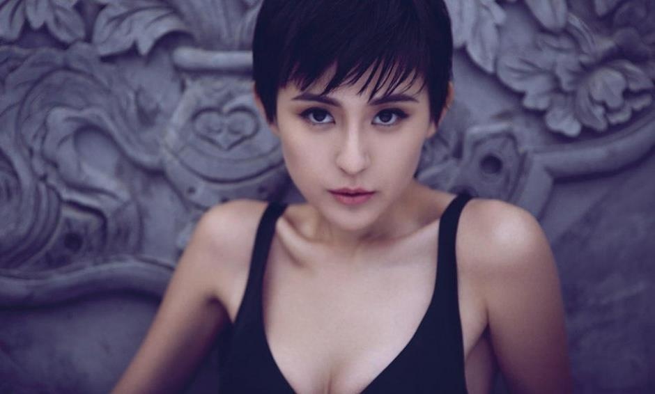 Nhiet Y Trat mac phan cam o san bay anh 10