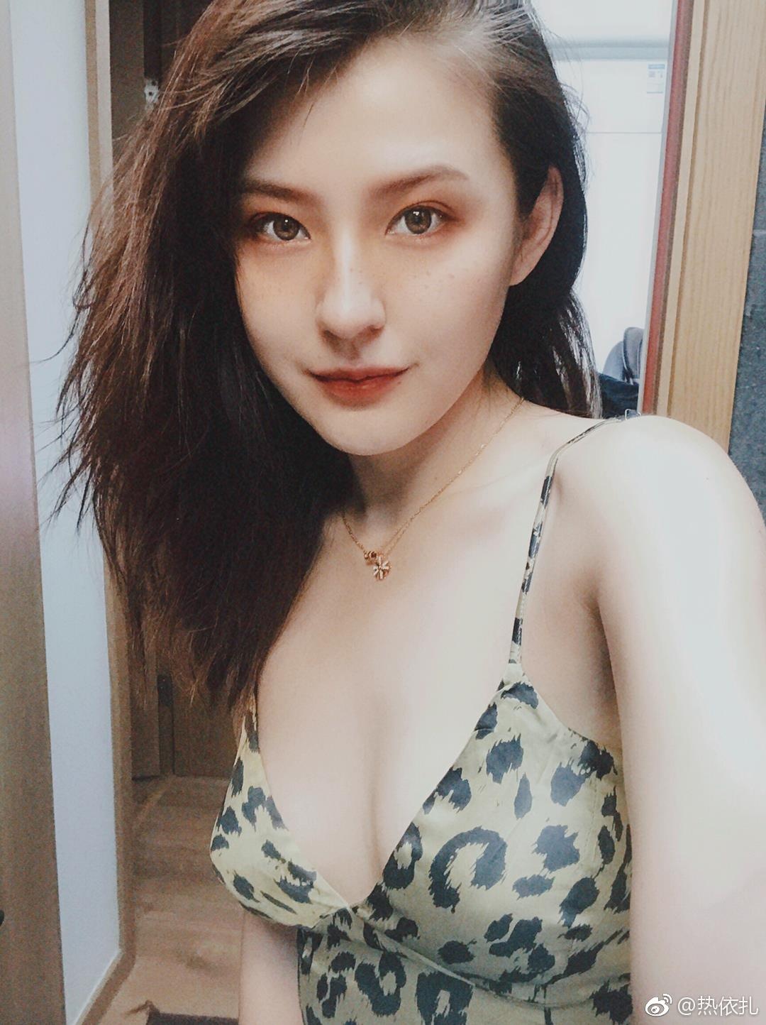 Nhiet Y Trat mac phan cam o san bay anh 5