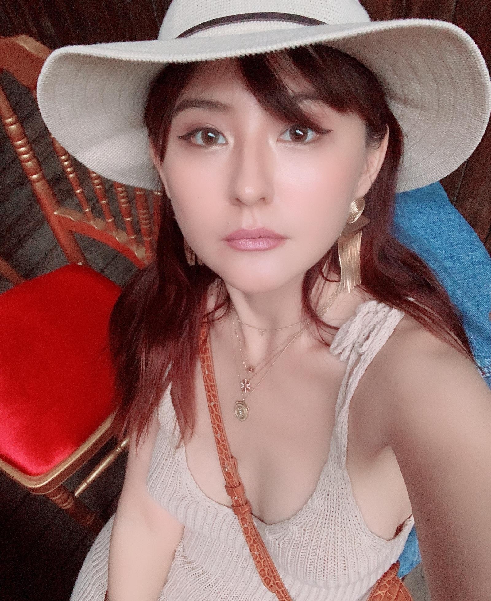 Nhiet Y Trat mac phan cam o san bay anh 7