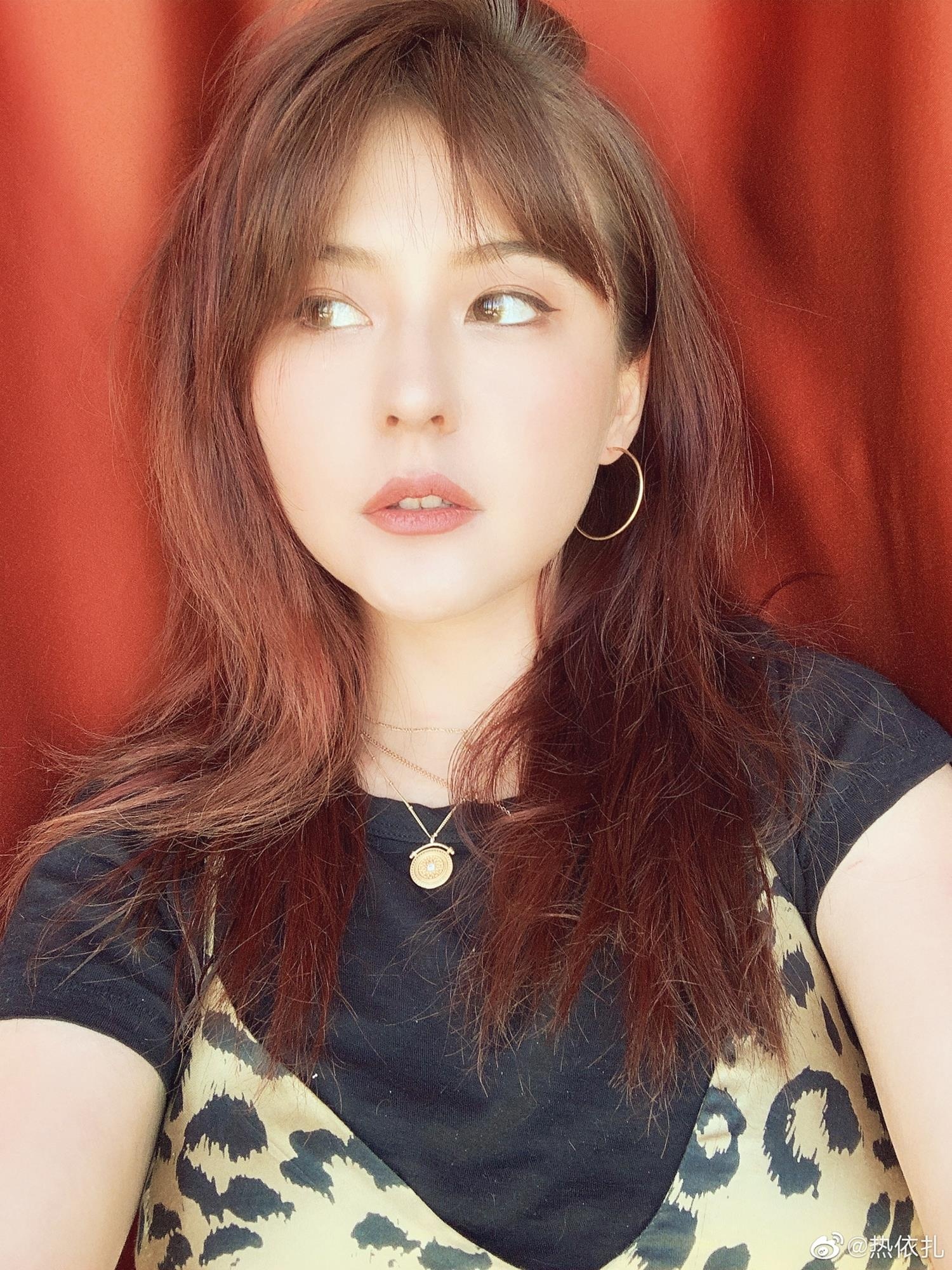 Nhiet Y Trat mac phan cam o san bay anh 12