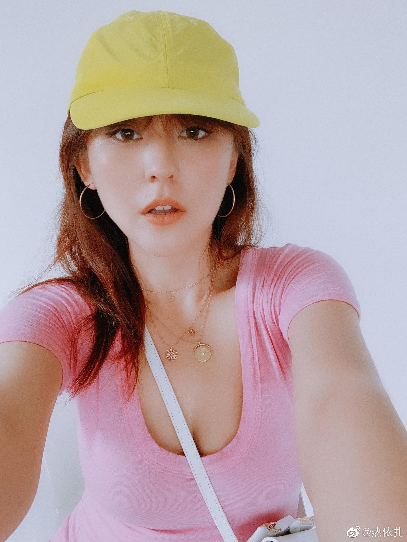 Nhiet Y Trat mac phan cam o san bay anh 8