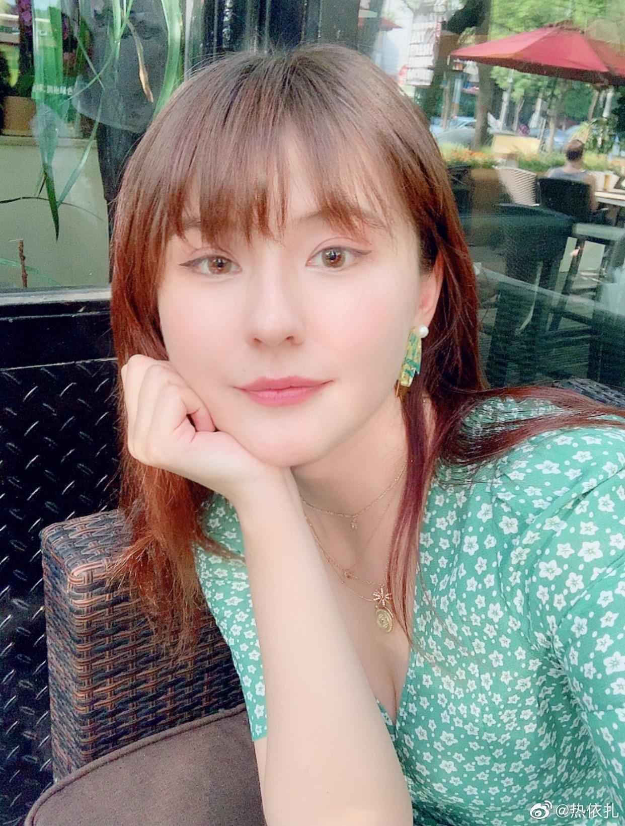 Nhiet Y Trat mac phan cam o san bay anh 9