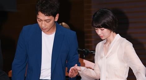 Bi Rain sanh doi ben 'nu hoang canh nong' Lim Ji Yeon hinh anh