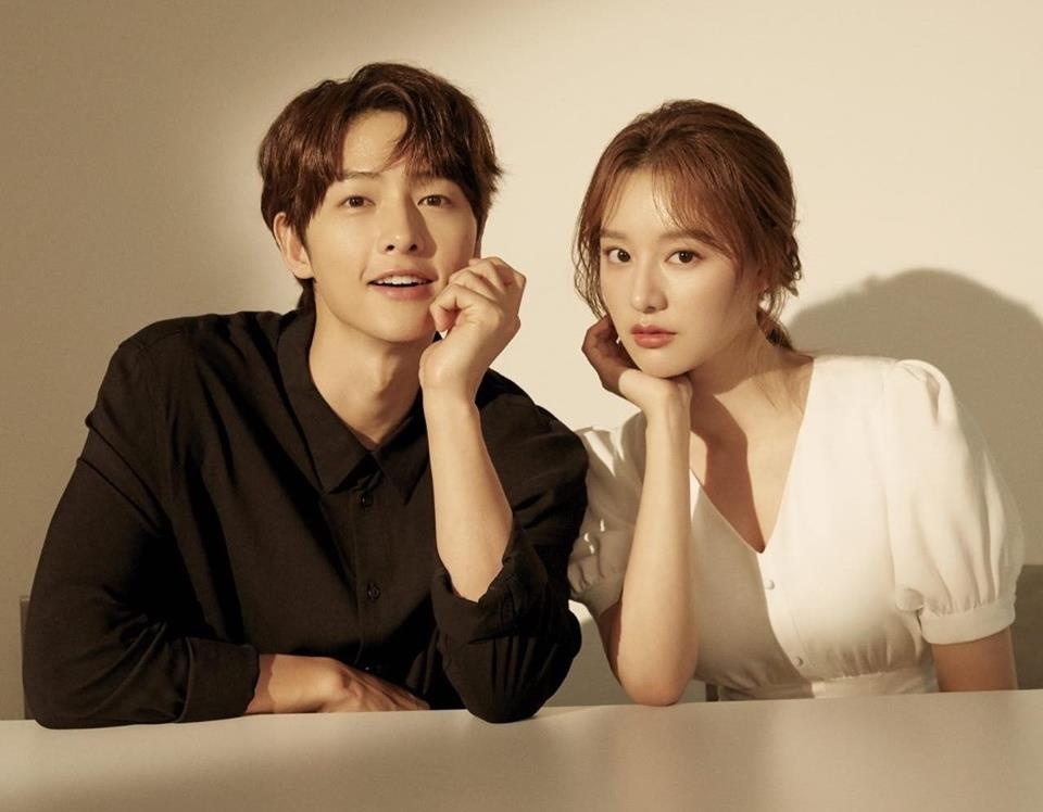 Kim Ji Won va Song Joong Ki anh 1