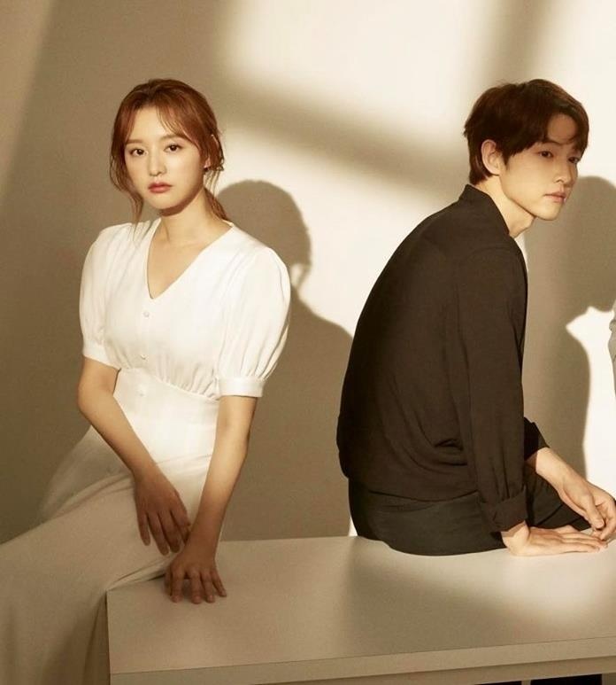 Kim Ji Won va Song Joong Ki anh 4