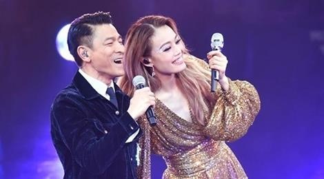 Khan gia xuc dong khi Luu Duc Hoa hat ban goc 'Tinh nhat phai' hinh anh